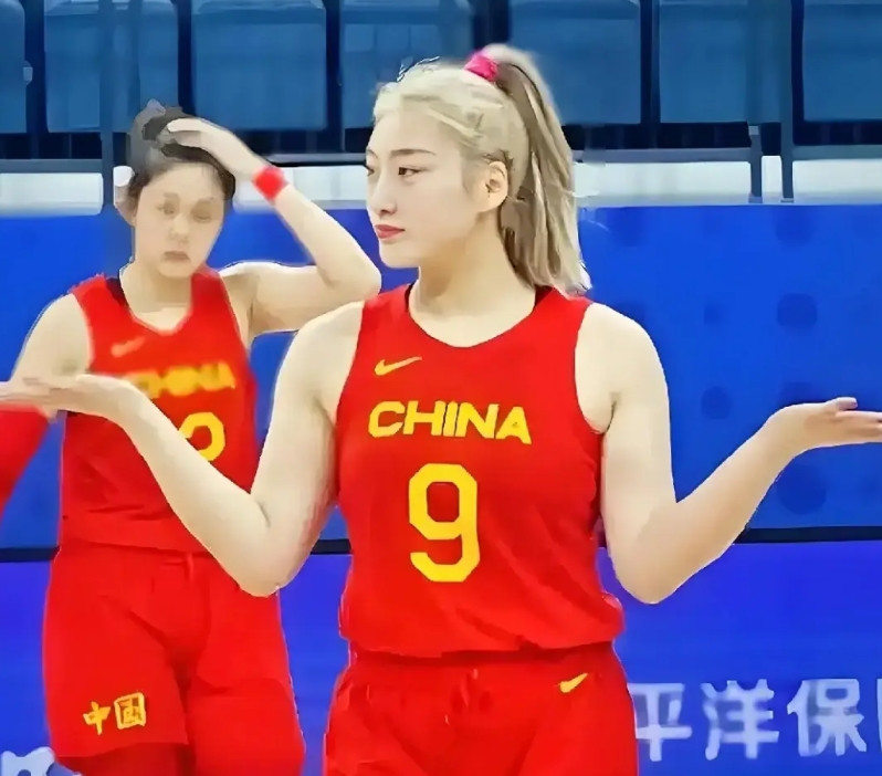 震惊！中国女篮亚洲杯暴露致命短板：没有李梦的传球，张子宇空有身高优势竟成摆设！