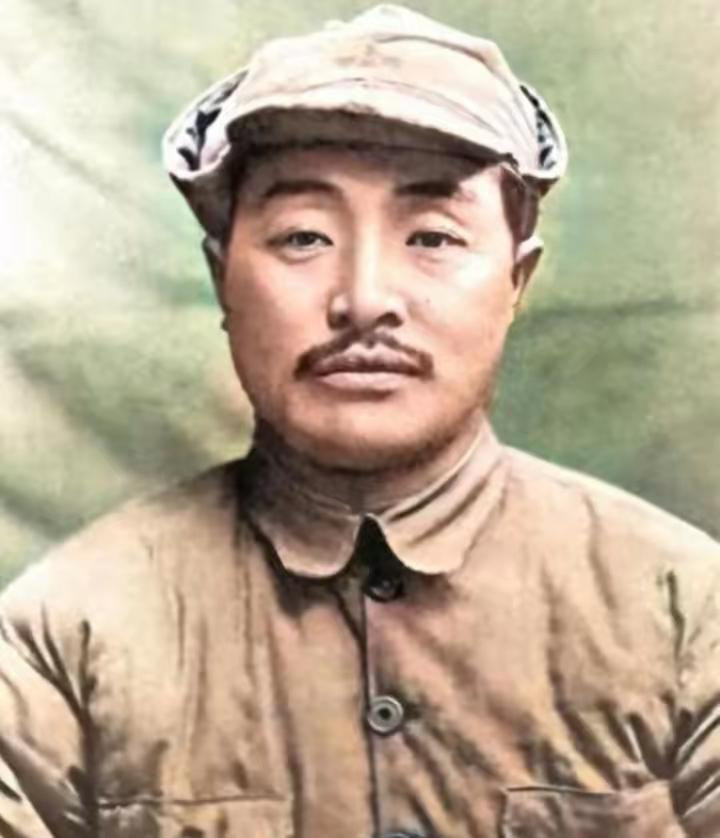 1939年，贺龙欲提拔老部下当旅长，毛主席却反问：那个给八路送过4000