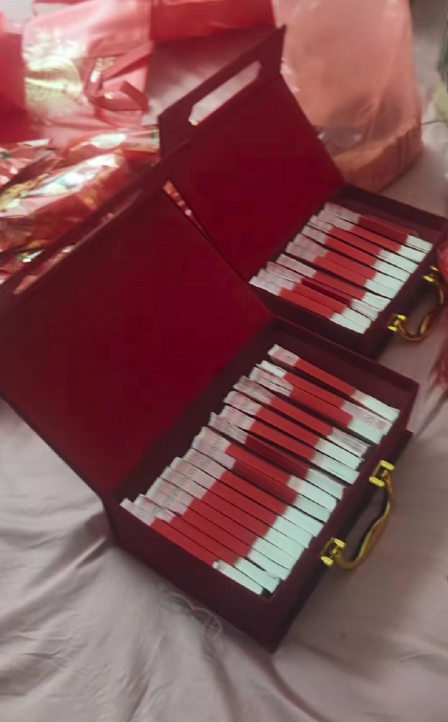 刚结婚的一家不买金饰彩礼26万，另外车房备齐，统共下来结个婚150万了，怪不得都