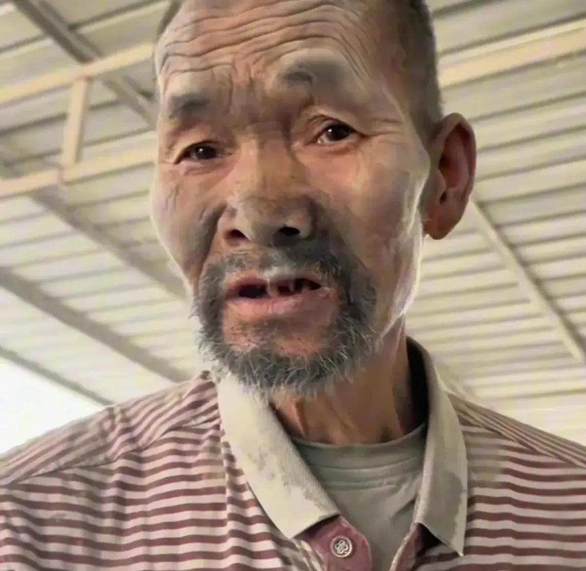 戴口罩的男人是上官正义，四川省南充市人，打拐志愿者，13岁到嵩山少林寺习武，19
