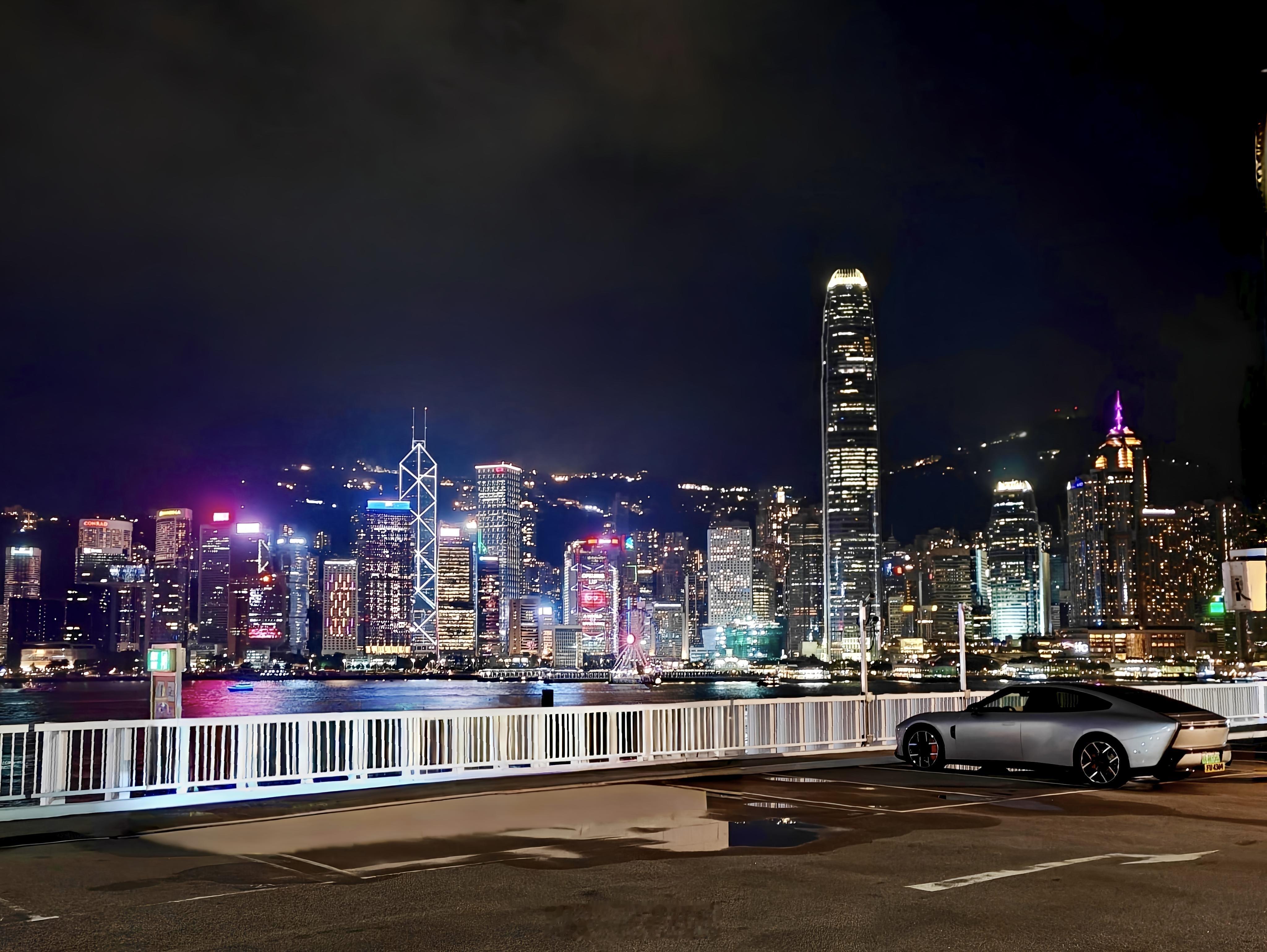 来买部游戏机，打个卡跟手翻广州P7真是越开越上头，开着爽，又上镜，好正