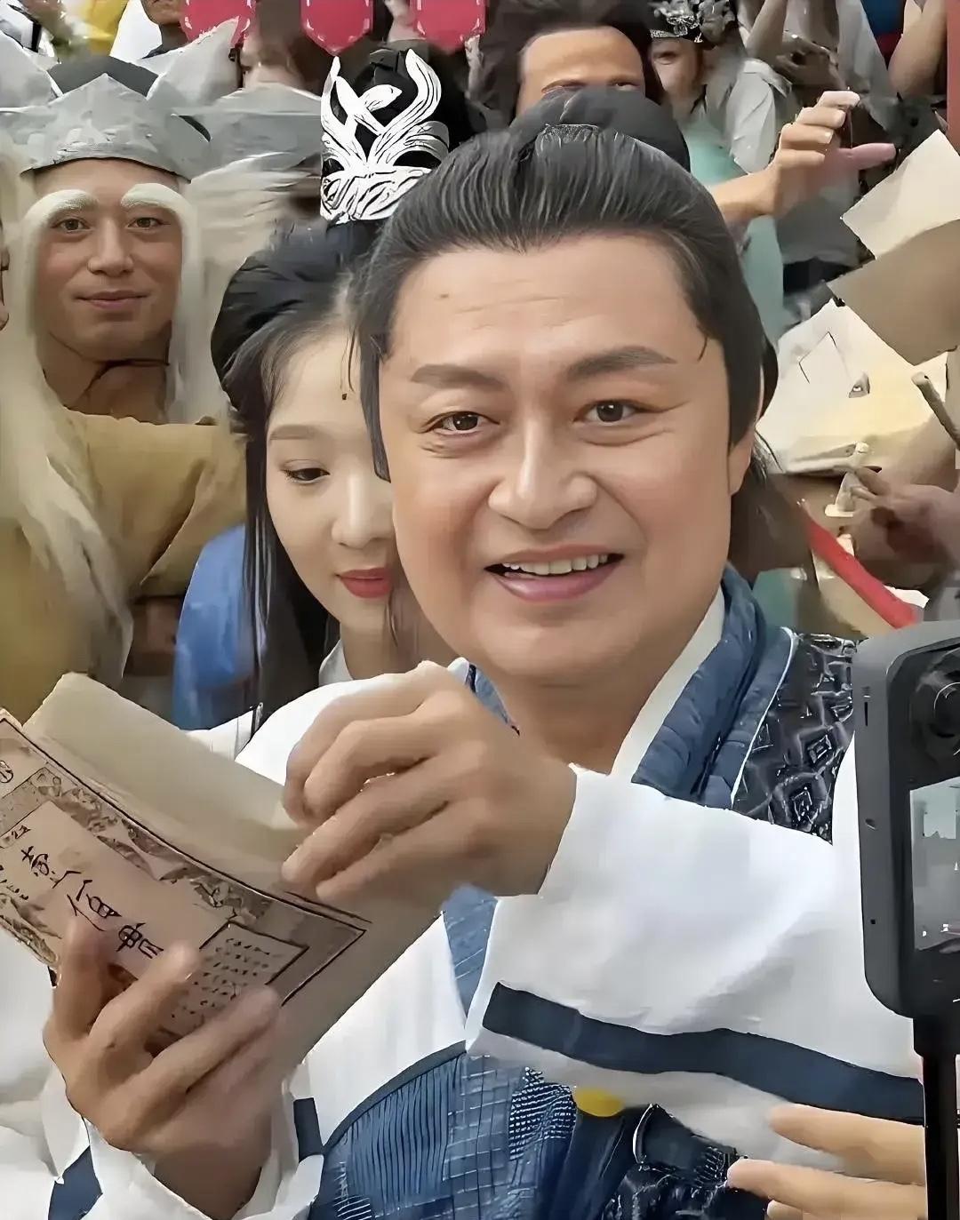 我怀疑过太热的天气让马景涛昏厥也怀疑过是马景涛自己上了年纪，身体抱恙！实在没