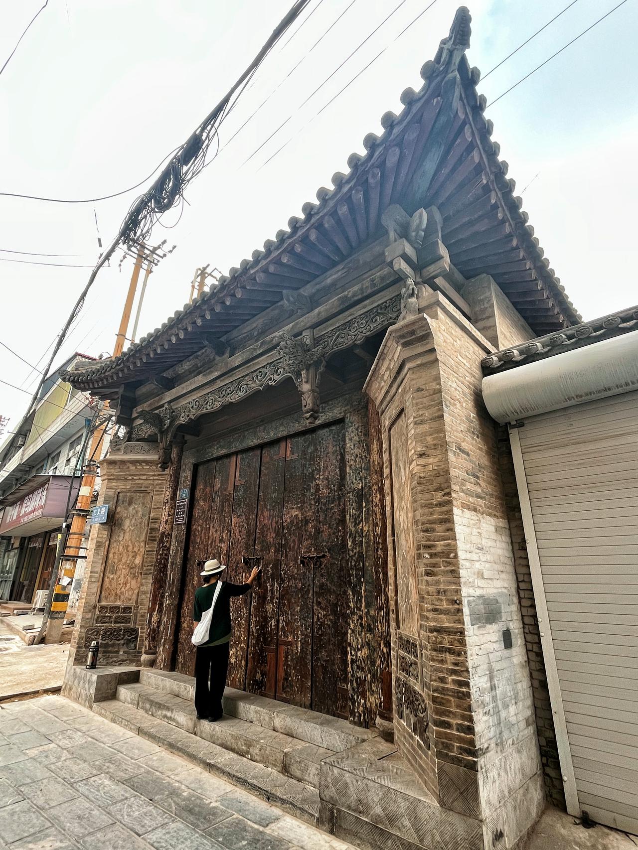 山西运城新绛三官庙​元至正元年（1341年）始建，元代原构保留完整现正殿内存