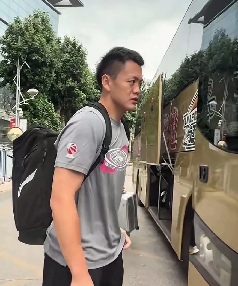 辽宁男篮打球方式转变，再也不是全辽宁籍球员！前几年的辽宁男篮，所有球员均为辽宁