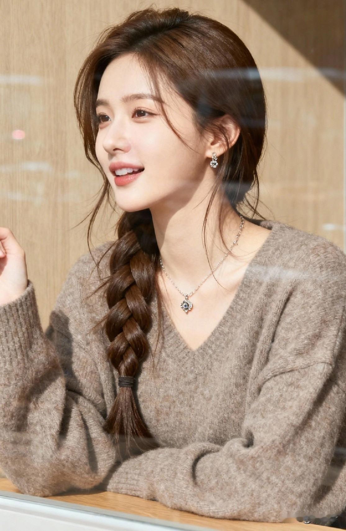 洋葱分层次；一层一层剥，才有滋味。性感也一样；从不是表面的张扬，是骨子里的