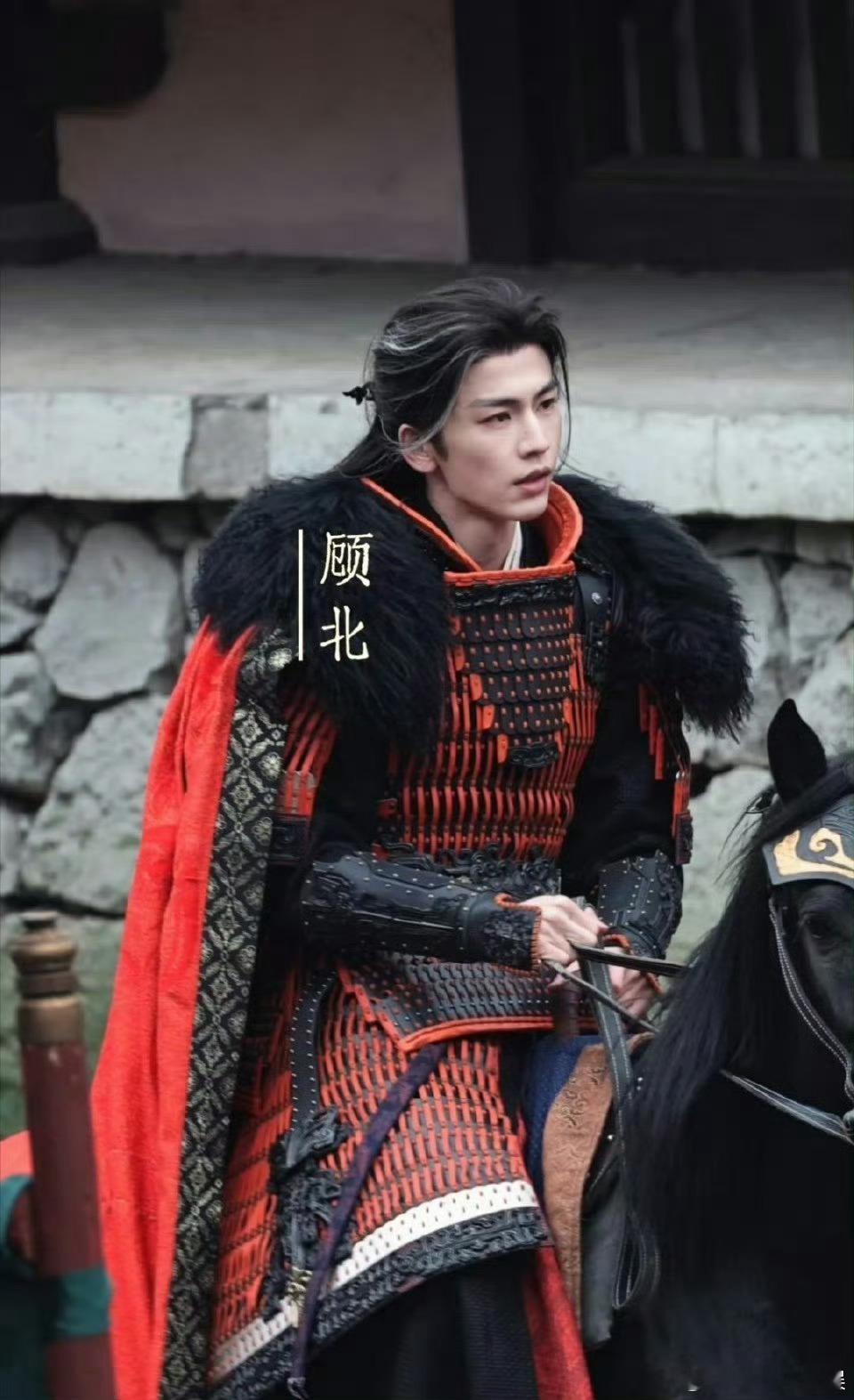 张凌赫这是怎么了给人一种瘦脱相，弱不禁风的感觉怎么