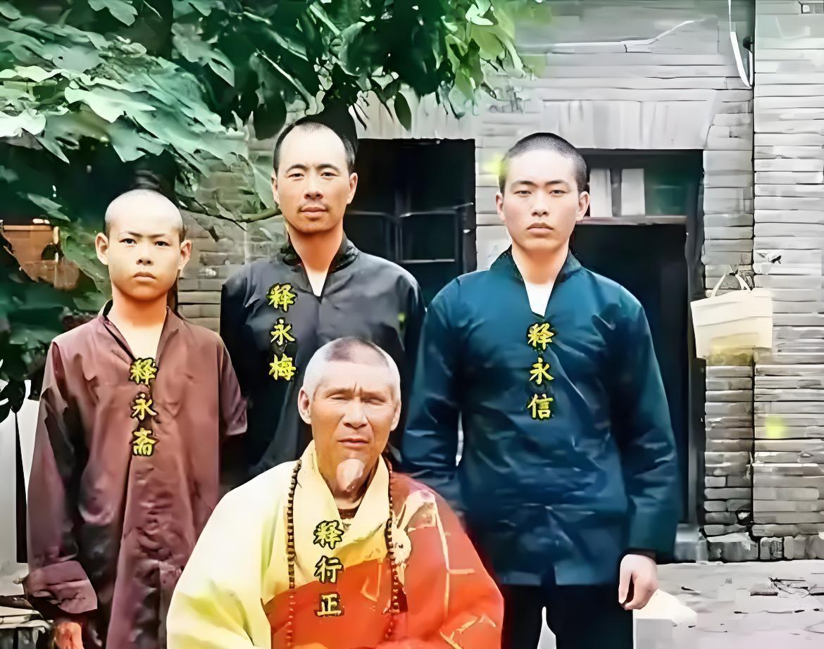 释永信升座少林寺方丈后，始终有得位不正的传闻，之所以会有这样的传闻，主要还是因为