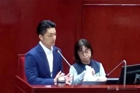台北市长蒋万安大儿子蒋得立今年考上建中，成为蒋万安学弟，不过传出蒋得立已从建中休