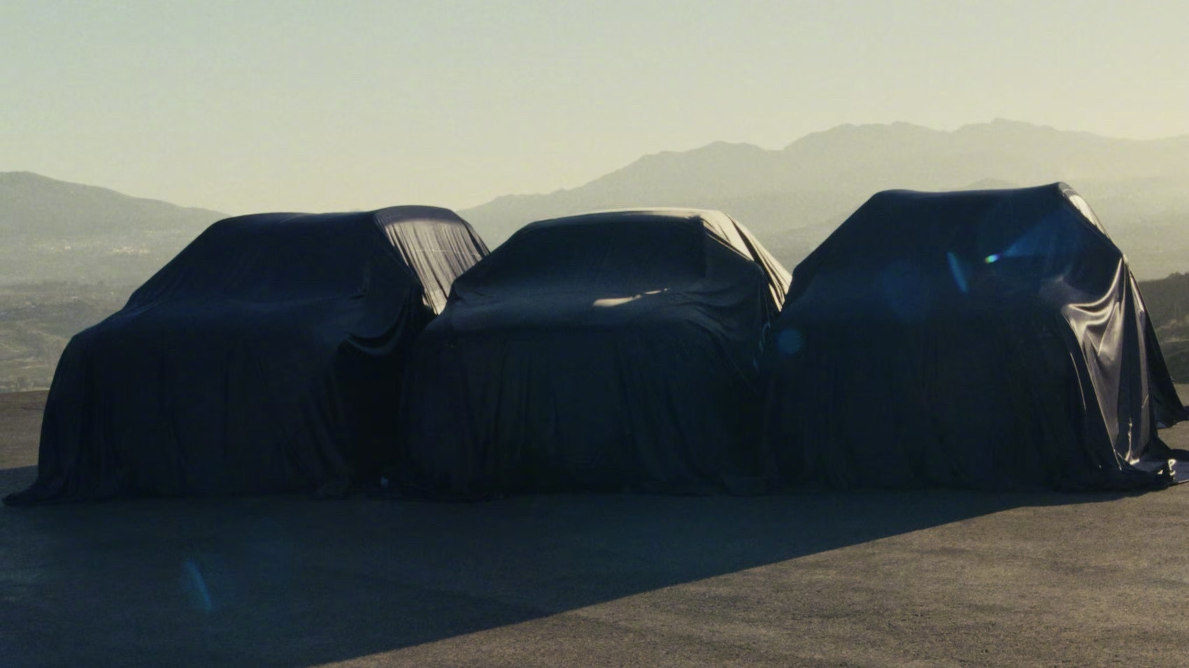 奔驰今天晚上要发布新GLE、新GLECoupe、新GLS。图一新GLE泄露。