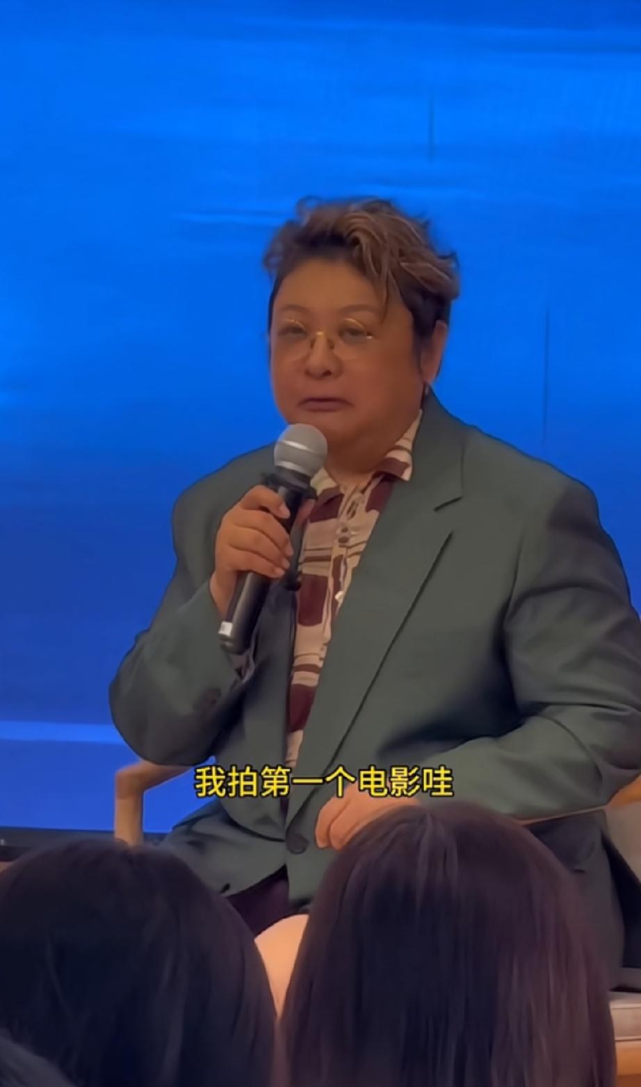 韩红说写完小说打算当导演，拍电影她说她不演，还以为她觉得自己不适合，没想到她