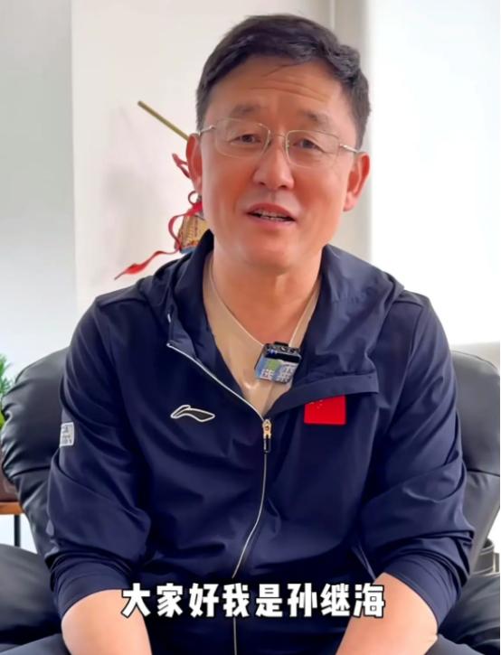彻底撕破脸！董路刚拿下足球小世界杯冠军，孙继海就当众开炮：他的球队就是网红杂耍，