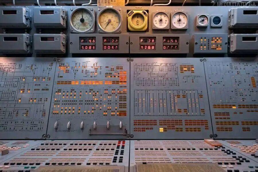 难得一见的苏联台风核潜艇内部照片这真的是一个庞然大物，远古巨兽。里面甚至还有