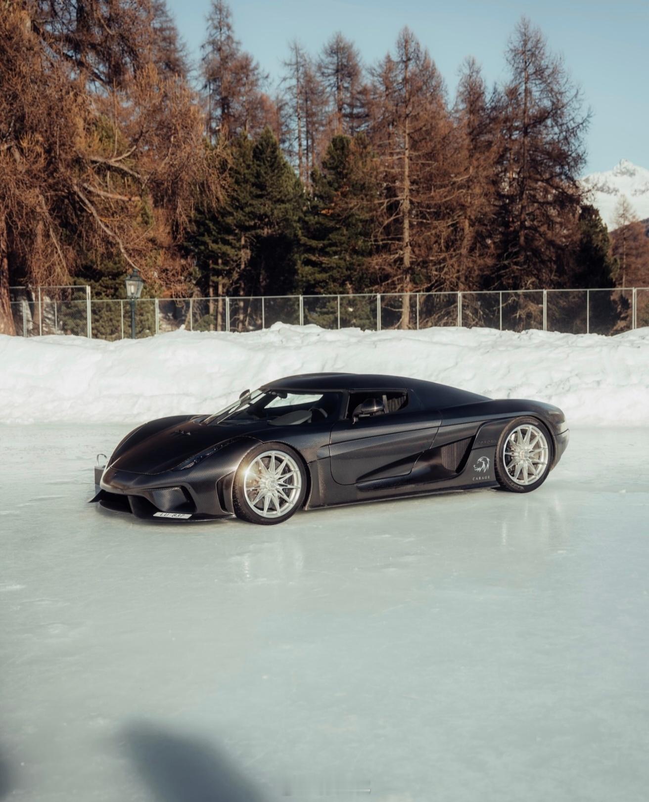 跑车大v聊车汽车美图CC8S是科尼赛克的首款量产车型，于24年前推出，配备了传