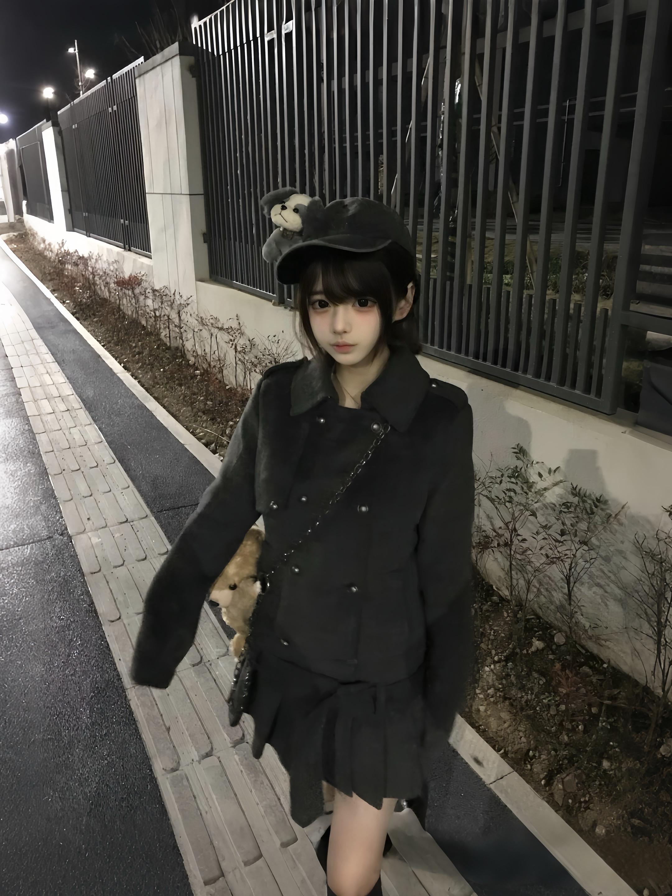 我觉得这个世界对你不好 我想拯救你 但我没有那么大本事可以改变很多规则...
