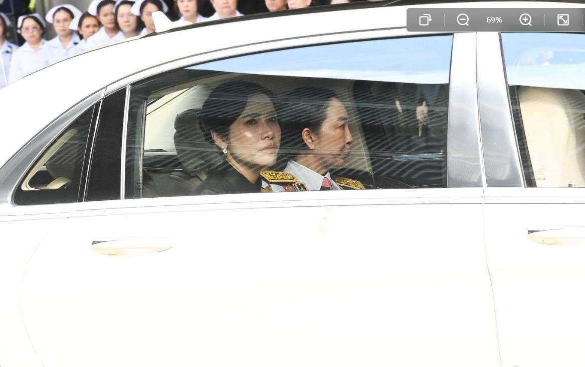 诗妮娜贵妃到医院迎接帕公主的灵柩！6月13日帕查拉吉迪雅帕公主的灵柩移出泰国红十
