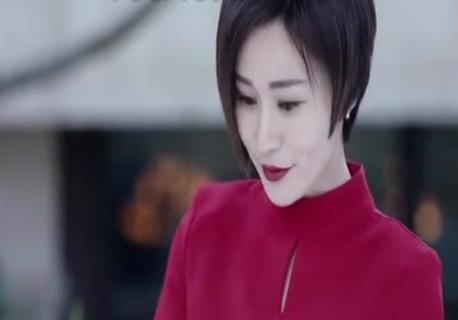 隔衣服脱内衣_美女内衣内裤半脱图片(2)