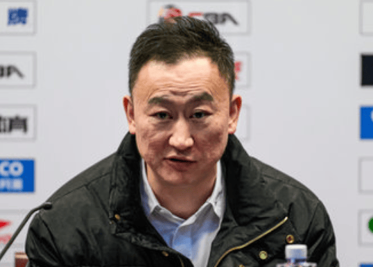 刘维伟: 马内克第四节没上场和我们成功的防守有很大关系