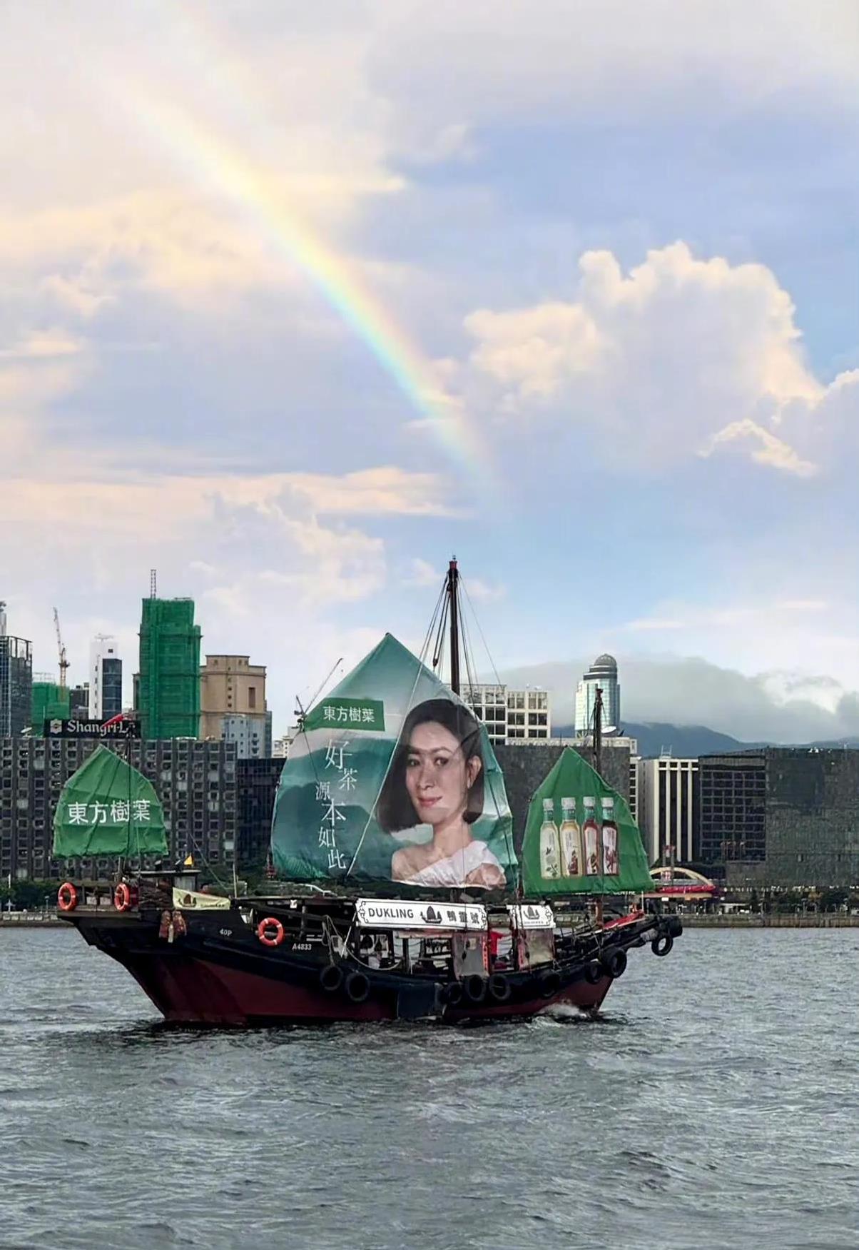 佘诗曼好搞笑哦！前脚香港富二代才在视频里高高在上让内地的穷鬼不要去他们香港制造垃