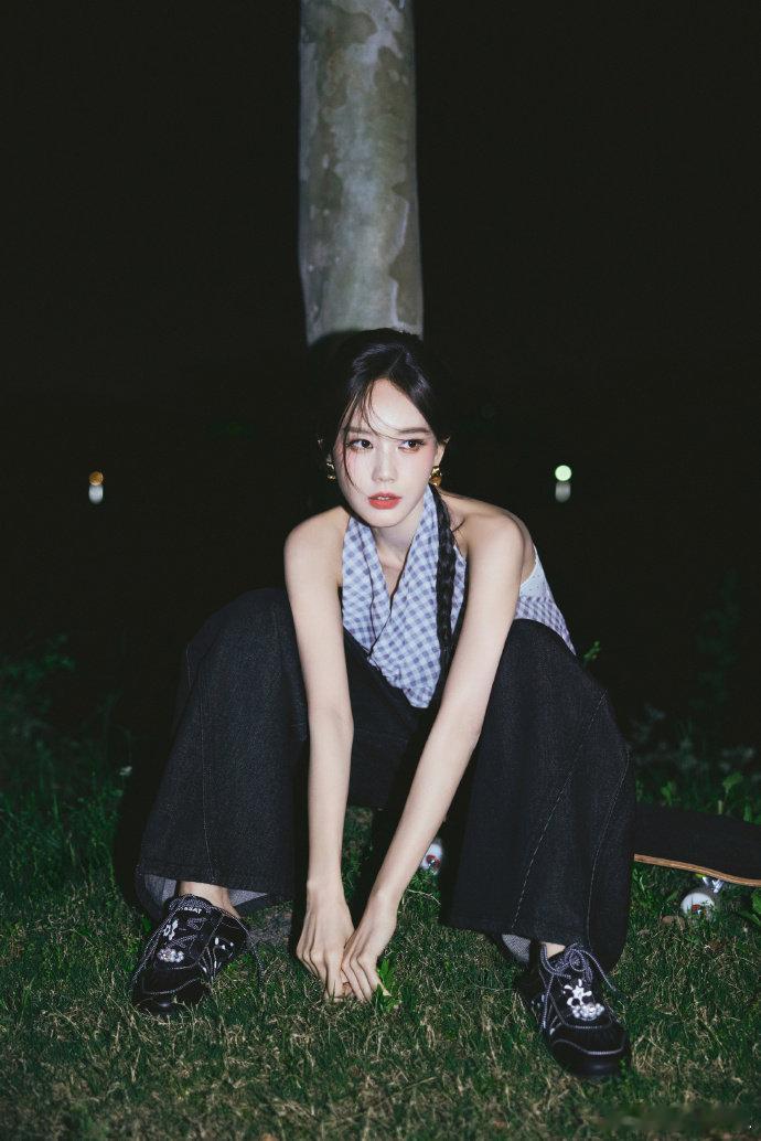 李一桐李一桐cos红太狼李一桐这身造型也太有画面感了，手拿道具神似红太狼，满满童