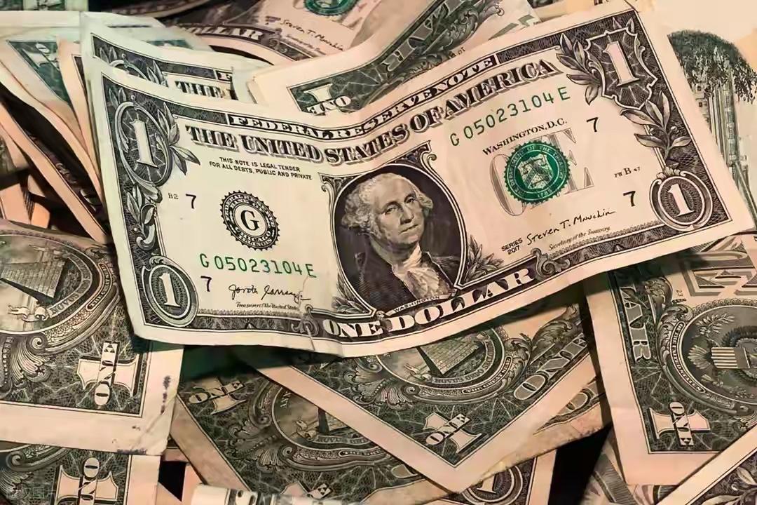 美国前财政部长亨利·保尔森近日公开呼吁，美国决策层应提前准备一套“打破玻璃式”的