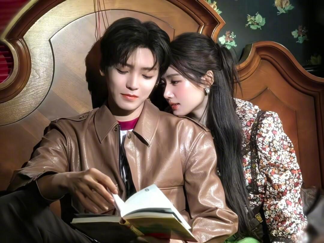 古风小生的苹果肌就没有保持扁平过[doge]嘴角都快压不住了​​​