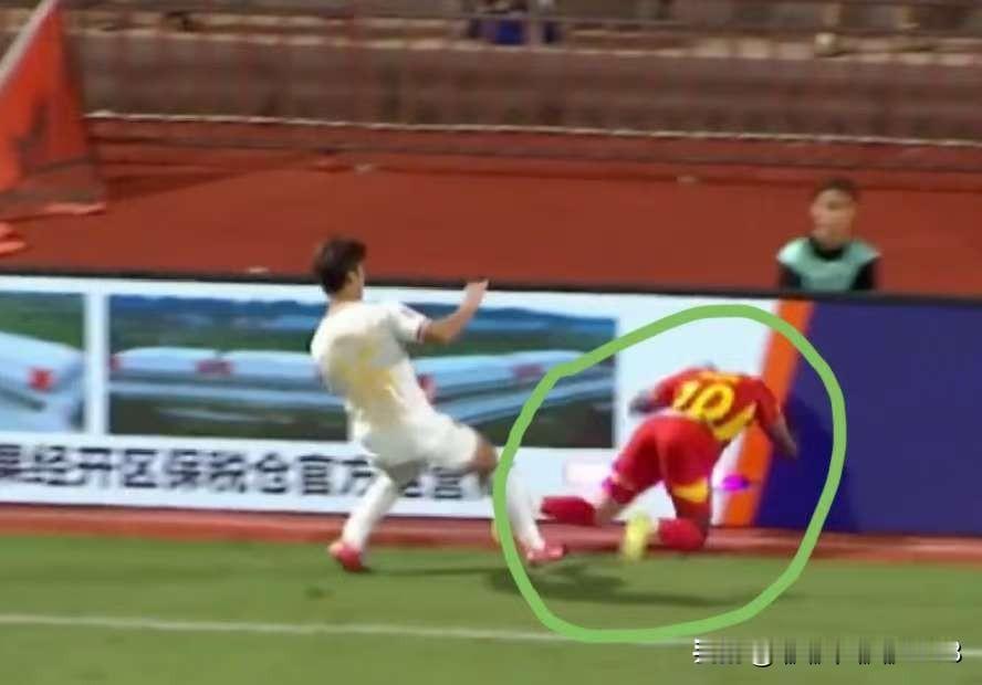 查了才知道！重庆和广西平果这场比赛外援受伤不仅是中国足球史上最严重的受伤，