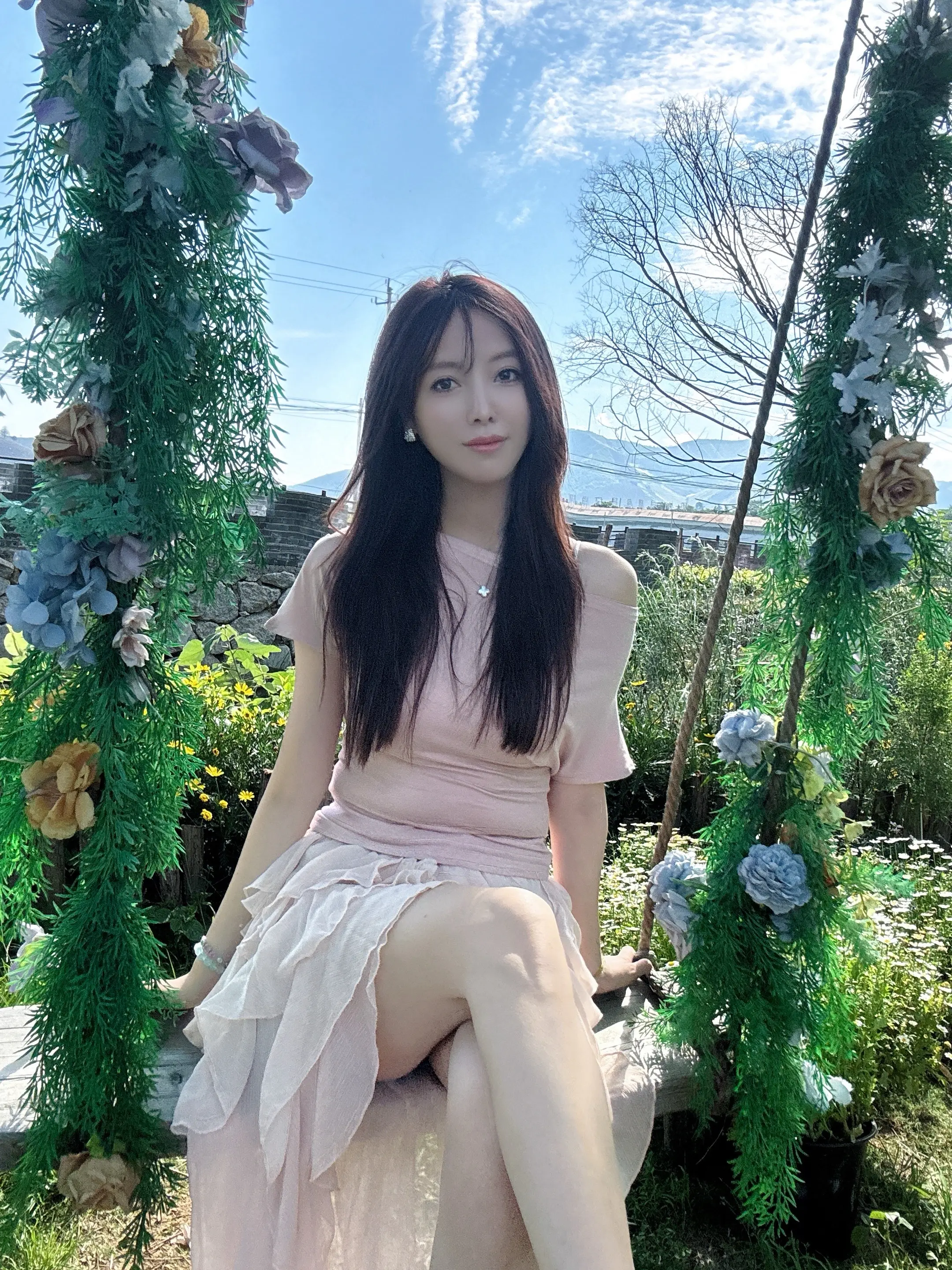 穿上自己喜欢的衣服，难得出去看看风景。我真的很满足。就这点爱好了。难得...