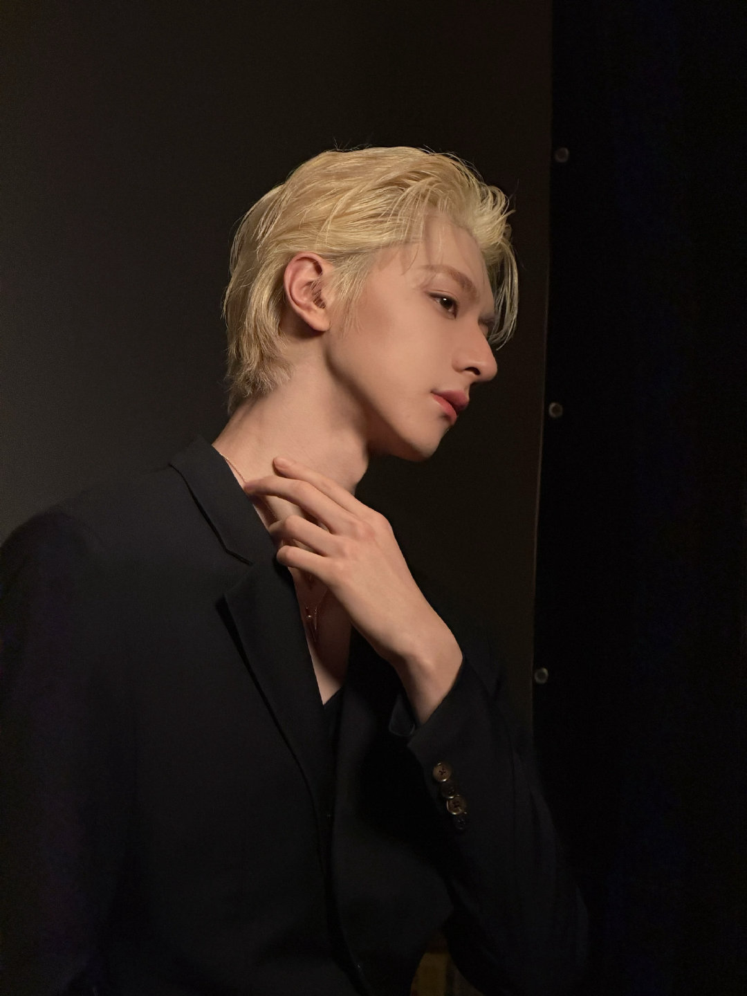 林一金发大片林一一头金发亮相，瞬间化身从漫画里走出的美少年，那独特气质，仿佛带