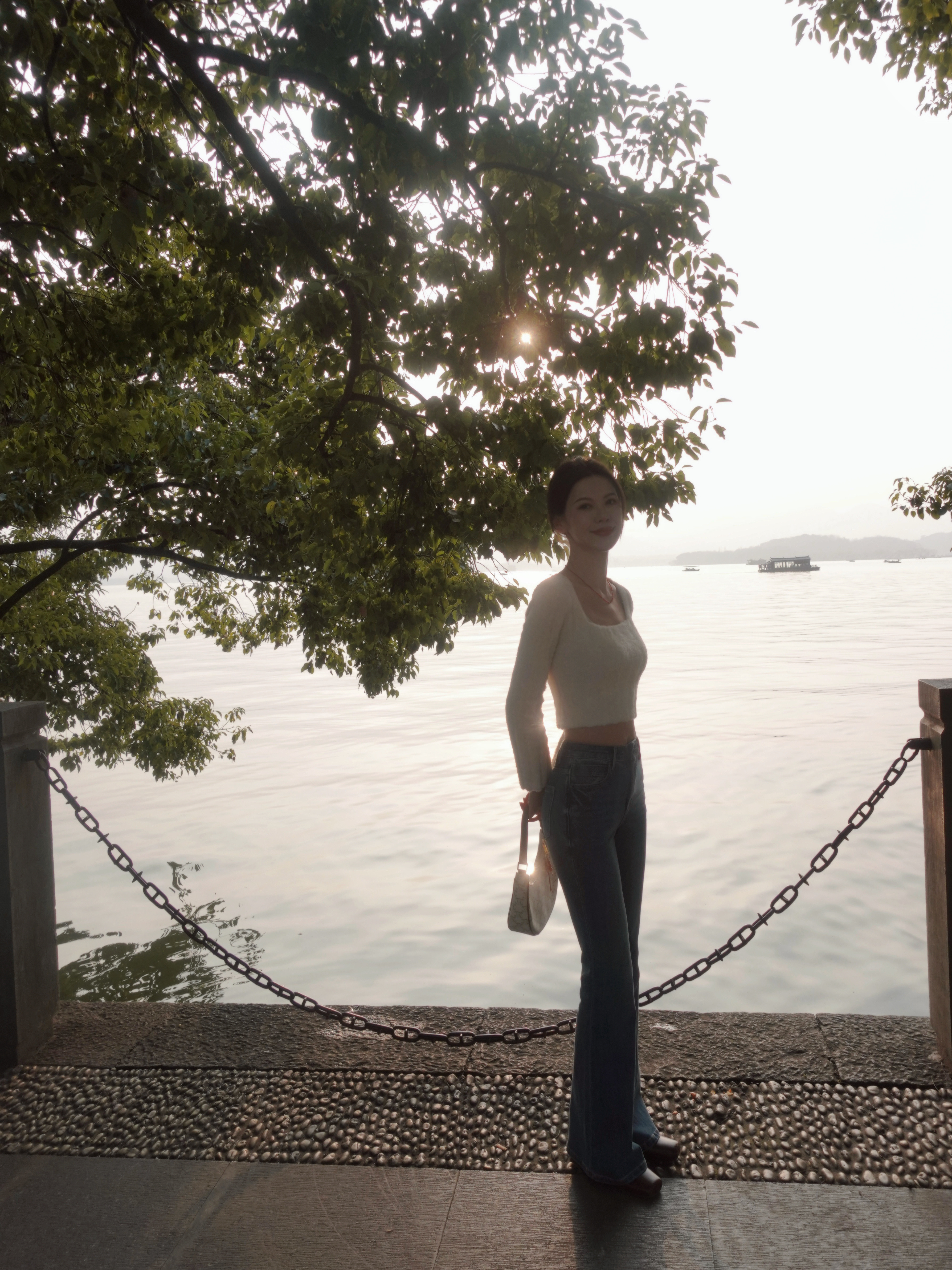 西湖美景二月天nei今天穿什么