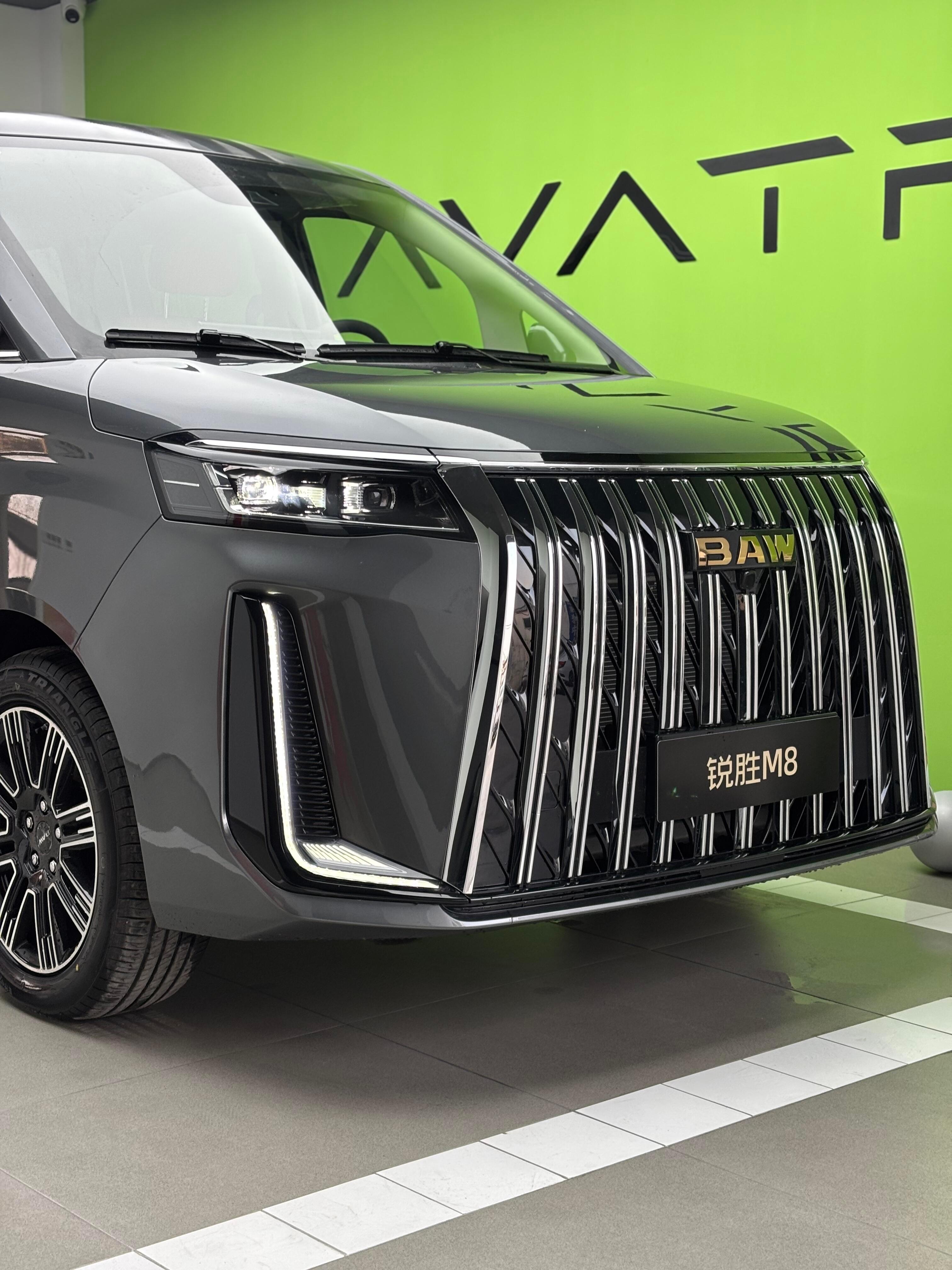 它的座椅变化组合很多，能纯平放倒，偶尔要搬个大件物品或者当临时休息区，特别灵活方