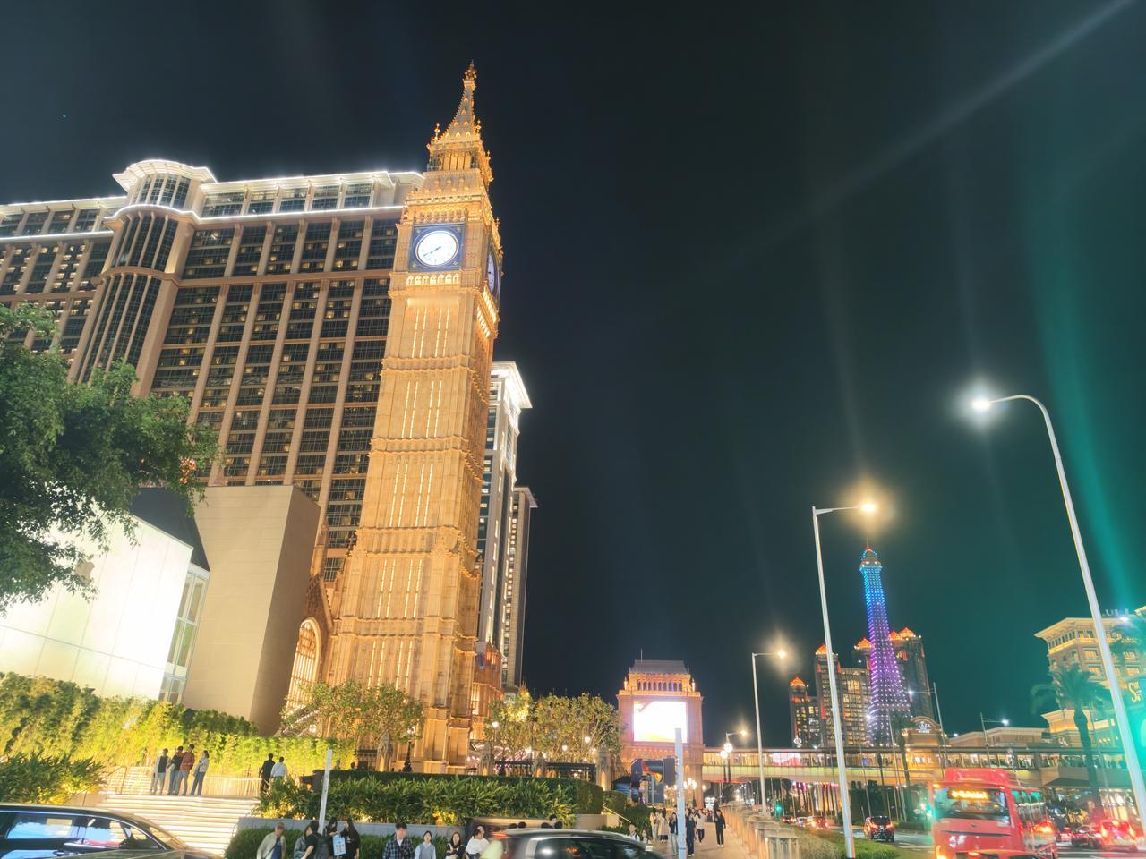 这里的夜生活太丰富了今天已经没有💰去玩了只能买买买了