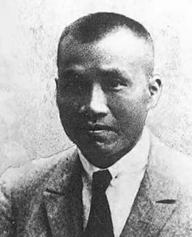 秘密宣传1911年4月，讲武堂特别班提前毕业，朱老总被派到蔡锷