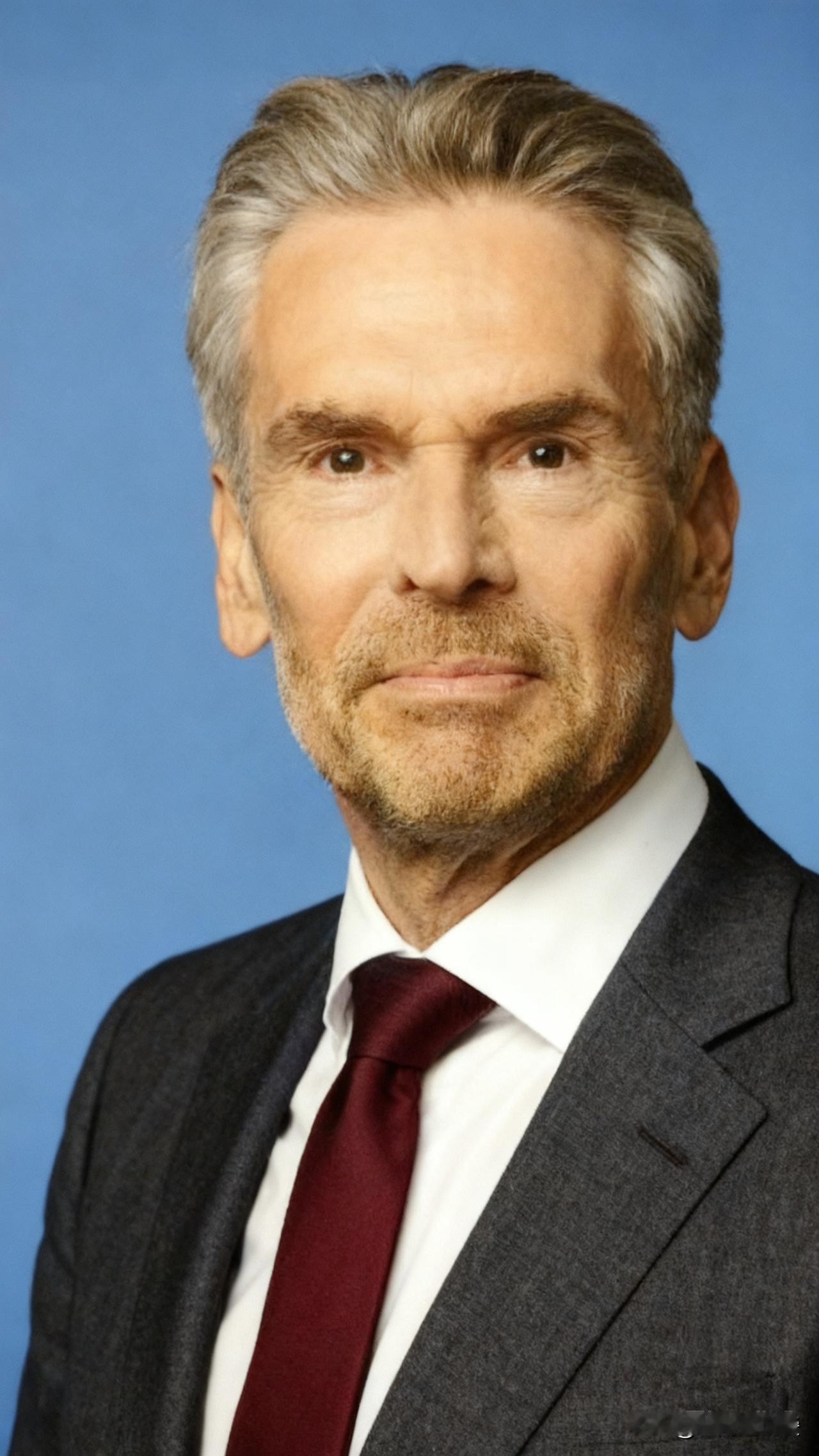 号外！号外！10月31日，荷兰出台了更为严厉的芯片设备出口新规，针对DUV光刻