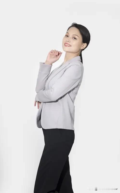 中年女人动情为何只找熟人，真的戳中了很多人没说透的现实。哪还有什么精力去跟陌生