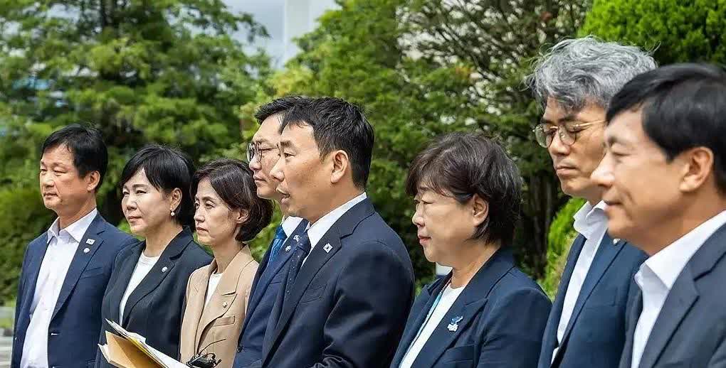 20日消息韩国国会法制司法委员会议员查看前总统尹锡悦拘留所监控引发的举报案，已由