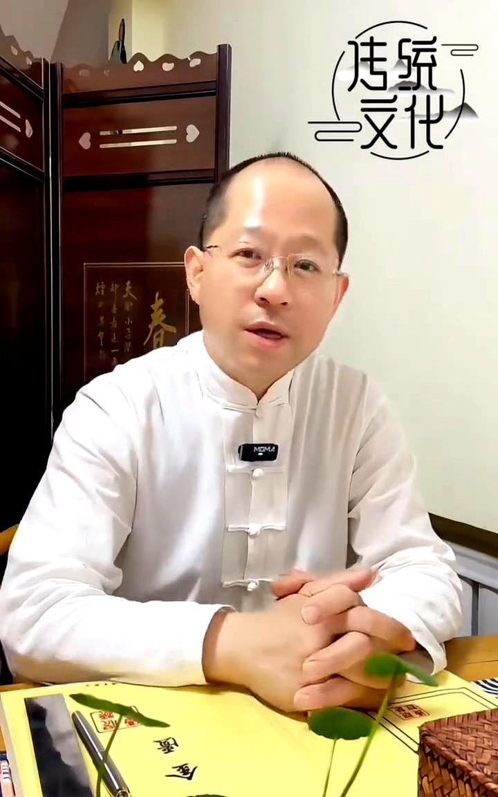 大家好，继续跟大家聊一聊明日穿搭。明天是六月十八号，农历的五月二十三，这一天叫