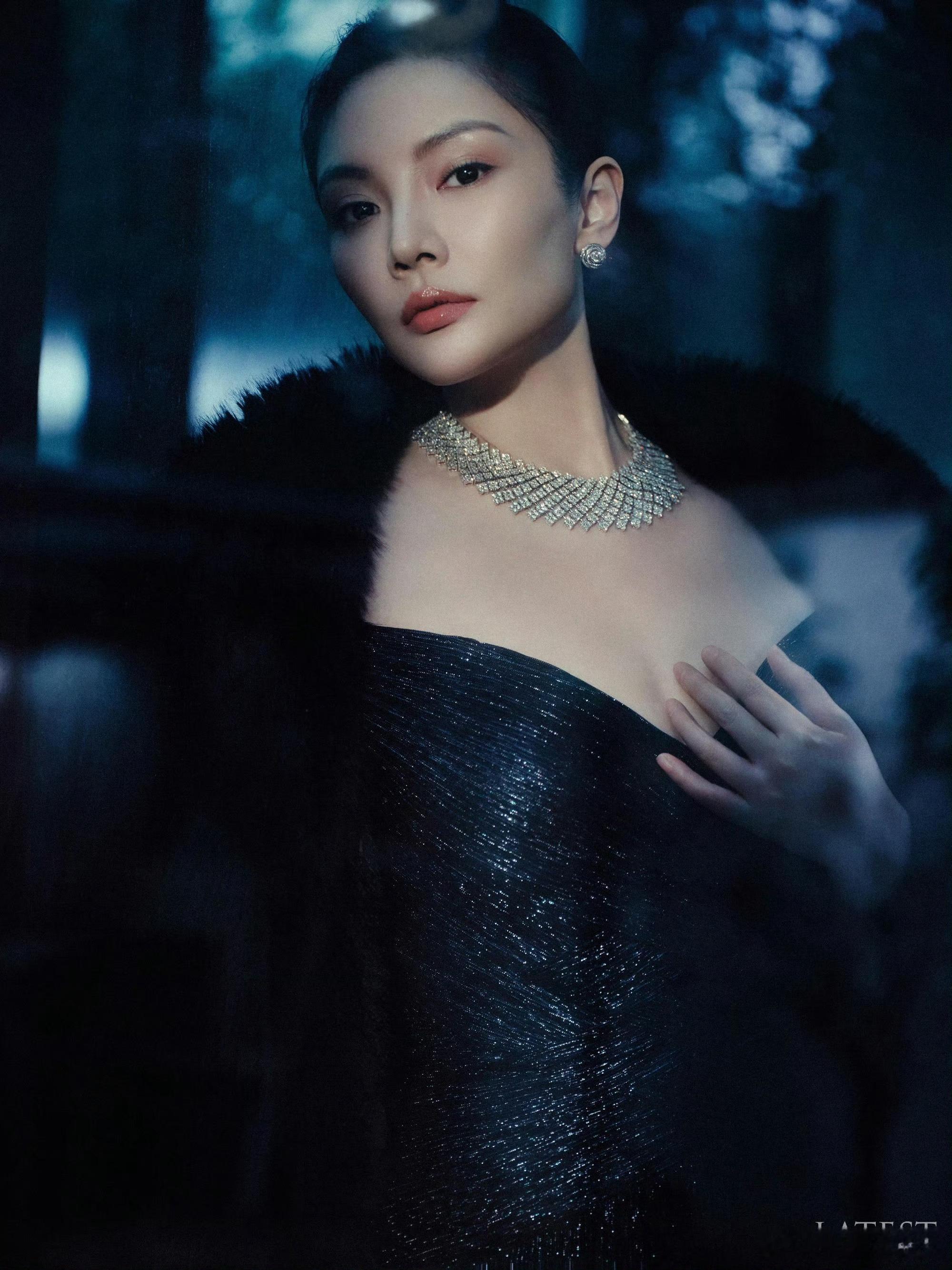 徐冬冬去哪里进修了徐冬冬状态绝佳，气质清冷又高级，五官线条超美，妥妥的颜值气质双