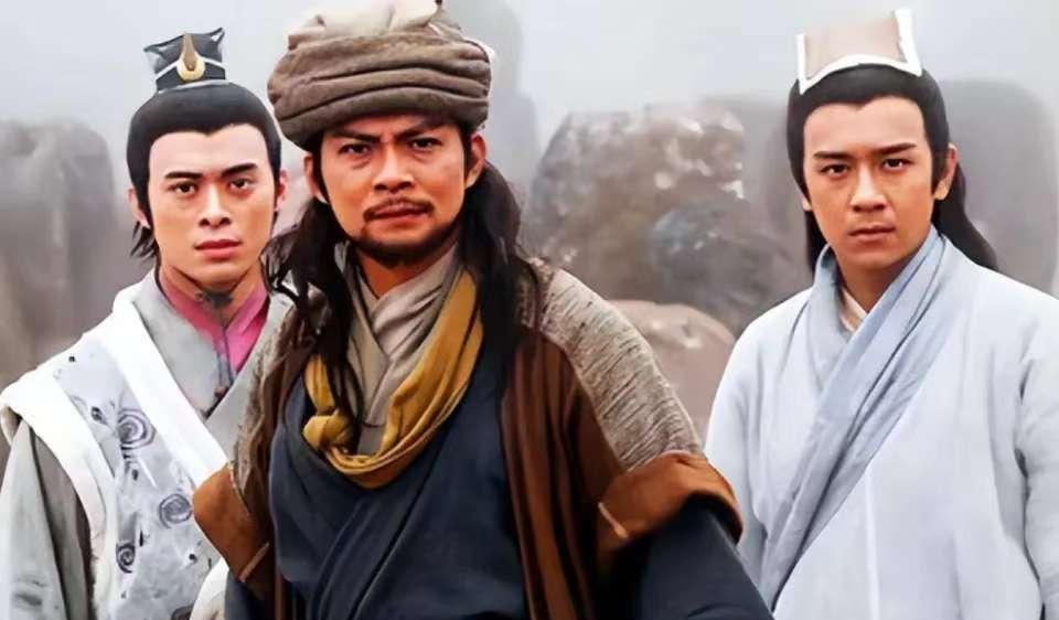 《天龙八部》少室山一战，看似主角三兄弟赢了，但在命运面前他们都输了。段誉对战慕