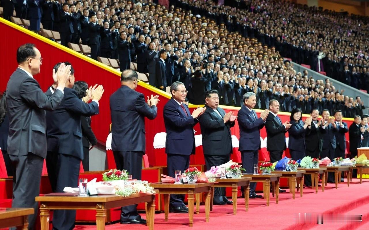 就在韩美两国以为，朝鲜已经被国际孤立的时候，朝鲜却迎来了外交潮！朝鲜这次阅兵，中