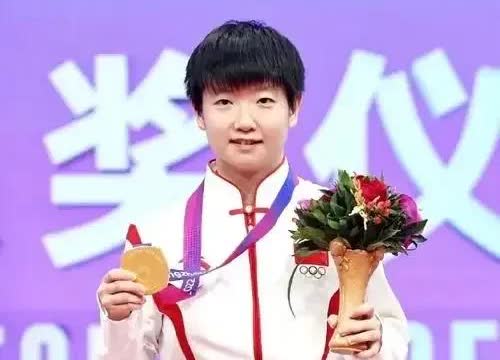国乒人气最高的10位现役运动员排名:第一名:孙颖莎第二名:樊振东