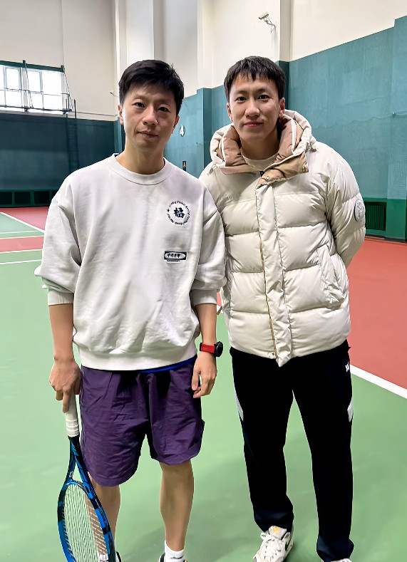 马龙去打网球了马龙区打网球啦，tennis和tabletennis的联动。2