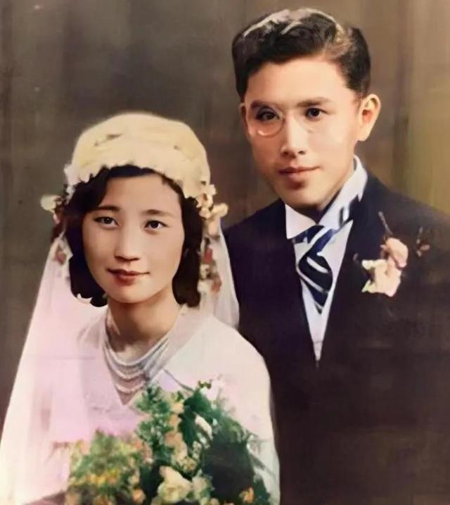 1993年，91岁的周培源散步回家后觉得有点累，他像往常一样，贴在妻子耳旁说