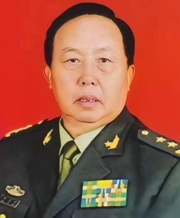 1961年入伍，1979年对越自卫反击战中，任副团长兼参谋长，指挥攻克1108高