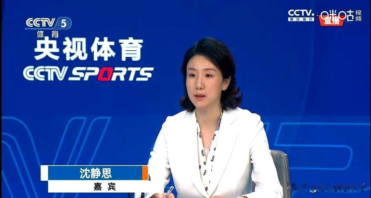 没人想到！女排解说居然能吵成这样，两极反差太真实了香港站这两场比赛，沈静思