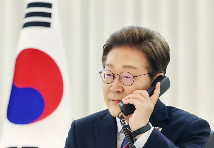 变脸太快了！刚刚，多家韩国媒体在报道中称，韩国总统李在明与日本首相石破茂进行了2
