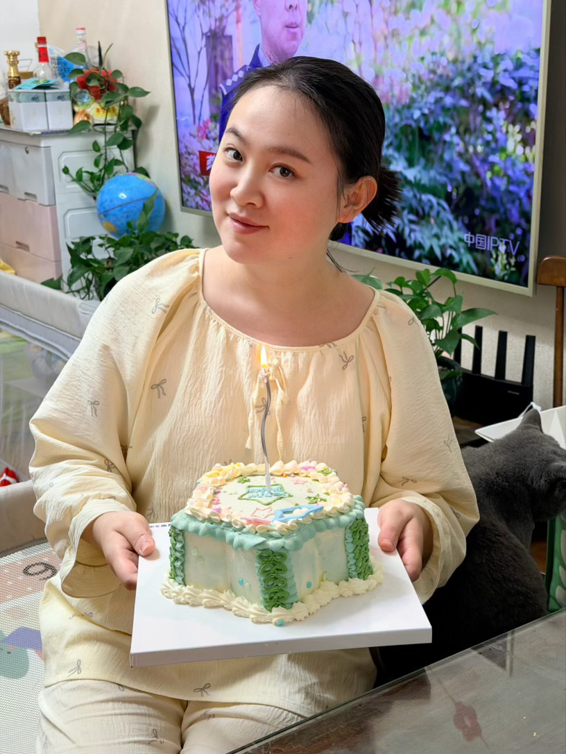 下了班又跑去高新区，真远啊，且不说来回成本高，碰到堵车路上真难熬～移植后半年的患者回来表示感谢，特别