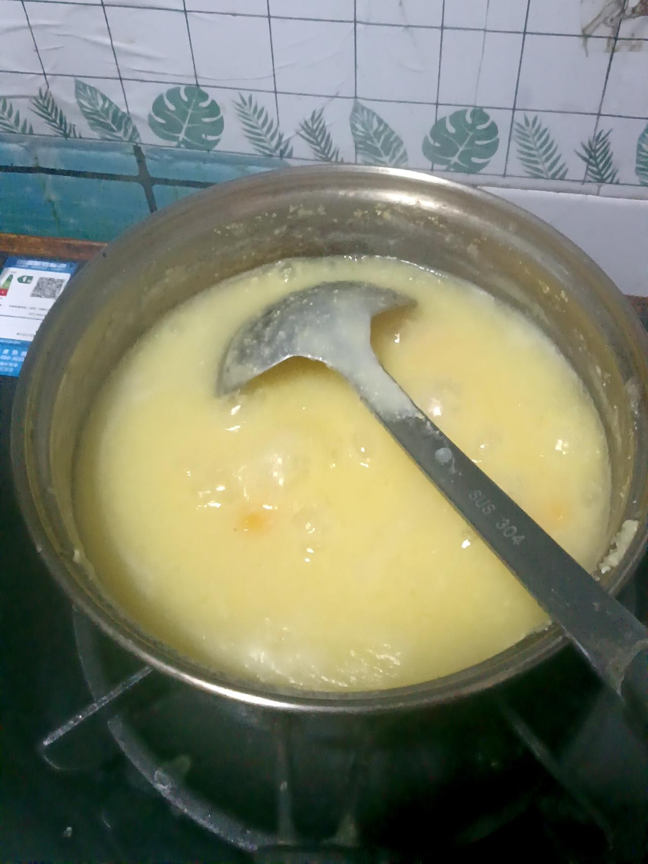 这是我今晚做的晚饭😂家常便饭到底是瞎做还是真会吃？锅里是黄不拉几的玉米糊糊