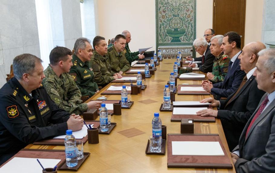 美军全世界第一，为什么美国没有出现军政府？原因很简单，美军上上下下的饭碗都捏在国