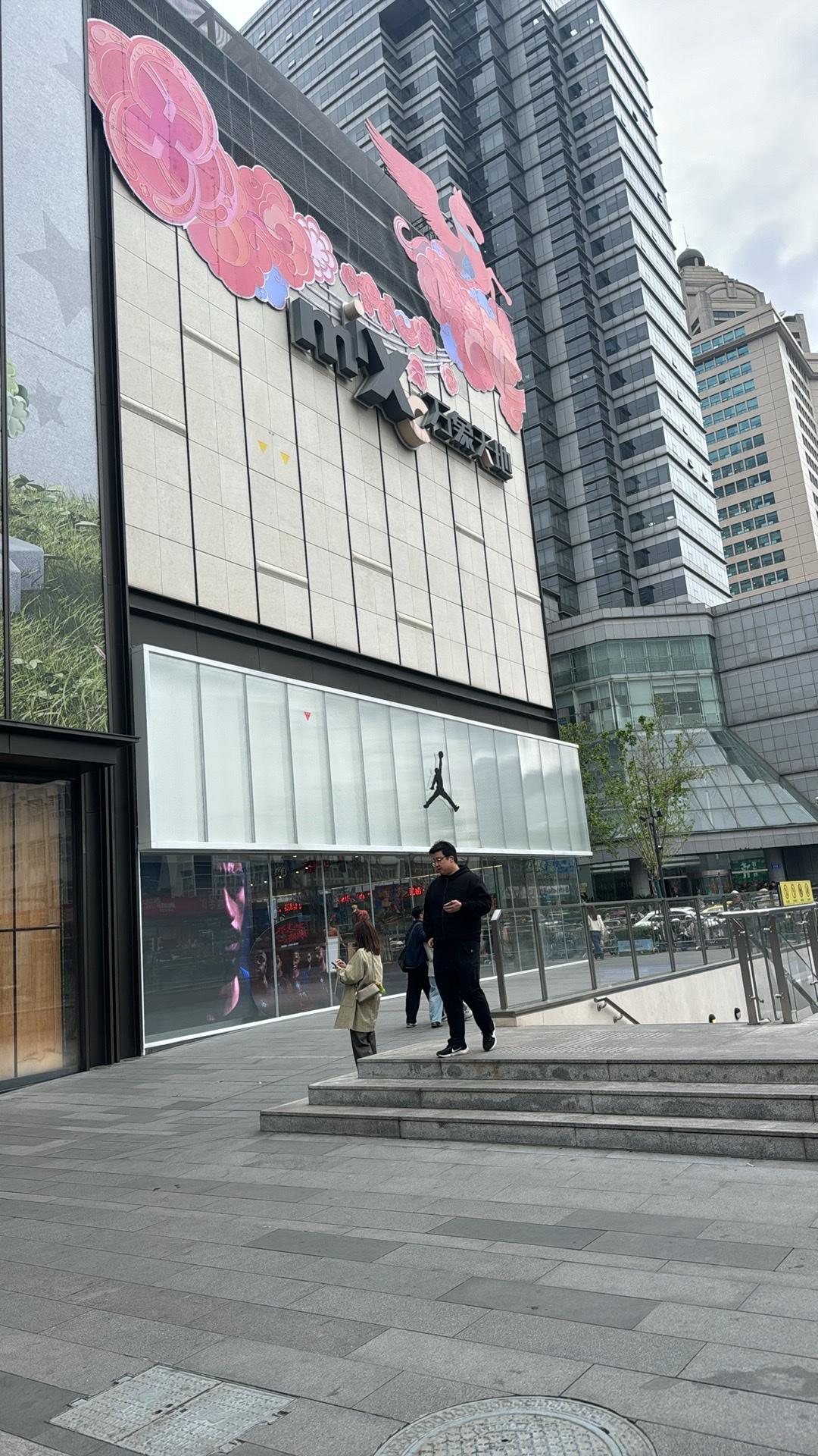 一张照片晒出你所在的城市南京万象天地，购物，美食，休闲的理想场所！