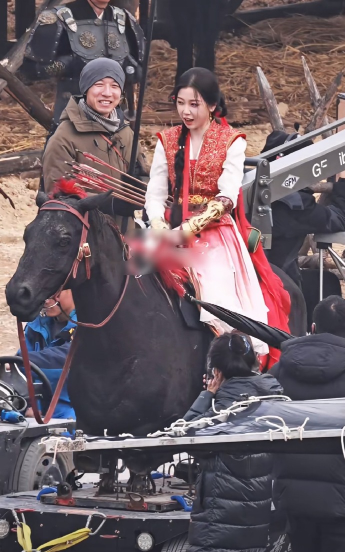 主母大人好萌啊，旁边的帽子哥演我看到这萌物脸都笑烂了哈哈